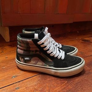 Black & Camo Suede Pro Classics Sk8 Hi Vans - 6.5W